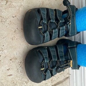 Keens kids sandals size 13